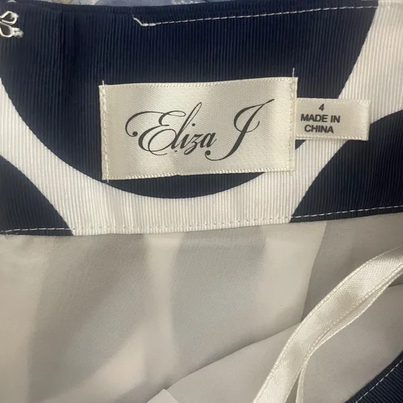 Eliza J Pleated long skirt in Navy Dot Size 4 - Picture 5 of 10